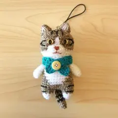 ハンドメイド　あみぐるみ　ネコ　ストラップ　キジ白猫