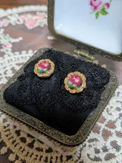 プチポアン薔薇のスタッドピアス