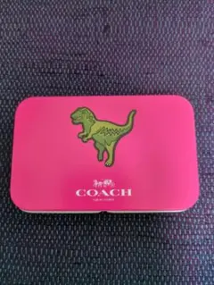 COACH 恐竜モチーフ 缶ケース ピンク