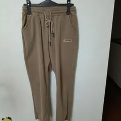 ベージュパンツレディース