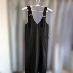 黒いサロペット・オーバーオールロングスカート