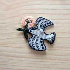 ミナペルホネンハンドメイド 六角形ブローチ - メルカリ