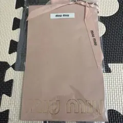 新品、袋入りmiu miu ショップ袋 リボン付き ピンクのサムネイル