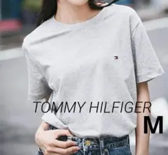 新品　トミーヒルフィガー ワンポイントロゴクルーネックオーバーサイズTシャツのサムネイル