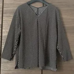 23区 ストライプ柄Vネックシフォンブラウスのサムネイル