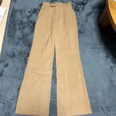 ベージュ フレアパンツ