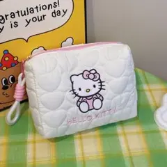 ハローキティ キルティングポーチ コスメポーチ　大容量　可愛い　大容量