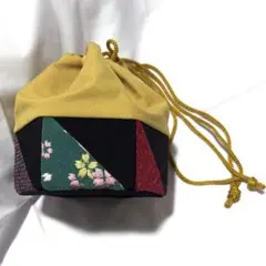 巾着バッグ　和風　桜の刺繍　からし色