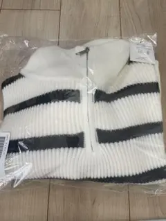 新品　ボーダー柄ハーフジップニットトップス　アイボリー　ボーダー　黒　白