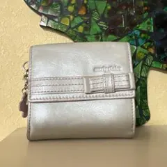 marie claire 二つ折り財布 リボン チャーム付きのサムネイル