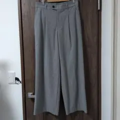 ユニクロ　タックワイドパンツ 　グレー