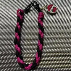 ストラップ　ハンドストラップ 黒ピンク パラコード　(ハンドメイド)
