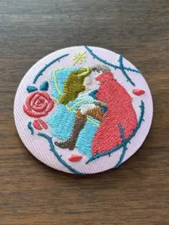 Disney 刺繍ピンバッジ ピンク　缶バッジ