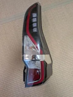 日産 C27 セレナ 後期 ハイウェイスター テールランプ 右のサムネイル