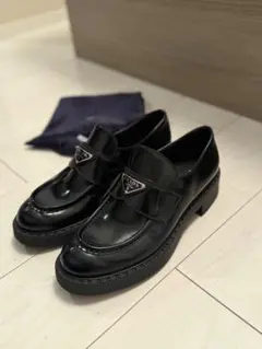 PRADA ブラック ローファー エナメルレザー
