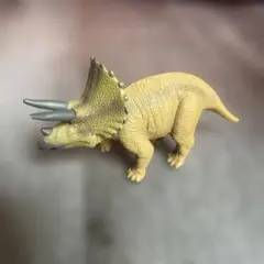 アニア　トリケラトプス フィギュア 恐竜