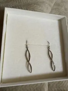 シルバー ツイストデザイン ピアス