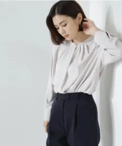 フロントタックブラウス