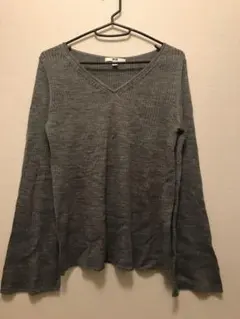☆UNIQLO  ユニクロ グレー カットソー 薄手ニット　セーター　プリーツ