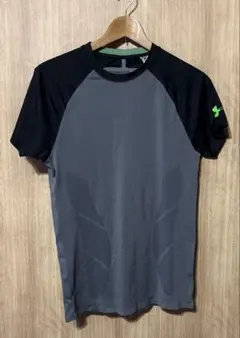 Under Armour トレーニングTシャツ