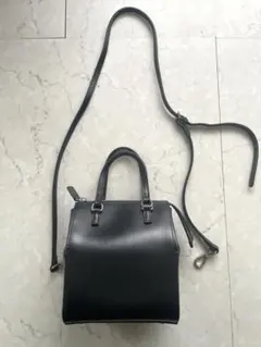 週末お値下げ中【美品】YAHKI スクエアショルダーバッグ