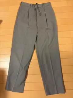 UNIQLO タックワイドテーパードパンツ