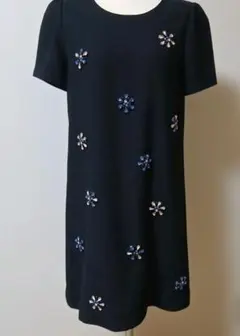 黒の花柄ビジュー刺繍ワンピース