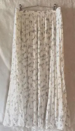 【新品】【匿名配送】プリーツスカート　アベイル