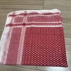 アラブ圏男性用装身具クーフィーヤ赤と白の幾何学模様