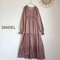 SNIDEL　サテンVネックティアードロングフレアワンピース 甘め 可愛い