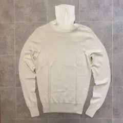 無印良品チクチクしないタートルネックニット クリーム色