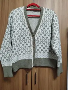 ダイヤモンド模様ニットカーディガン