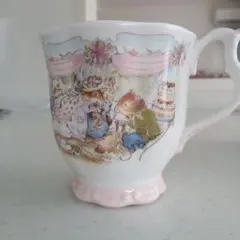 ロイヤルドルトンブランブリーヘッジウェディングマグカップ新品未使用