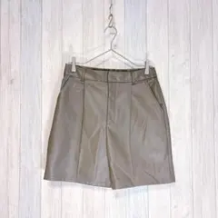 【GU】フェイクレザーショートパンツ センターライン きれいめカジュアル 合皮