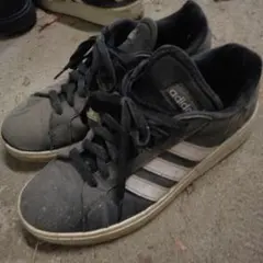 adidas ブラック スニーカー