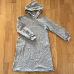 GU フード付きグレー長袖ワンピース 150㎝