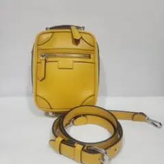極美品 FENDI フェンディ トラベルミニバッグ イエロー 7VA542のサムネイル