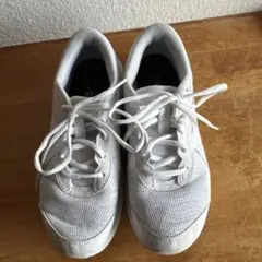 ASICS ホワイト ランニングシューズ 24
