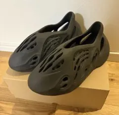 YEEZYFOAMRUNNER 275 イージーフォームランナー adidas YEEZYFOAMRUNNER 275 イージーフォームランナー - メルカリ