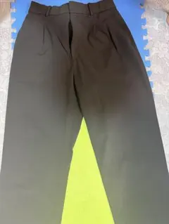 タックワイドパンツ　センタープレス ブラックＭ　ユニクロ