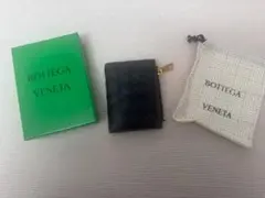 BOTTEGA VENETA イントレチャート 二つ折り財布 ブラックのサムネイル