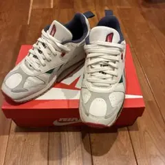 リーボック スニーカー