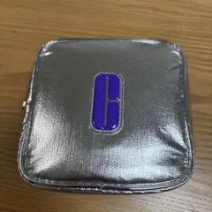CLINIQUE メタリックシルバー スクエアポーチ