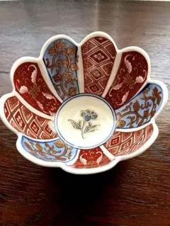 色絵 金彩 花紋様 三足鉢 陶器 鉢　料亭　日本料理　6セット 色絵 金彩 花紋様 三足鉢 陶器 鉢 料亭 日本料理 6セット - メルカリ