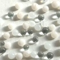 ガラスナギット No. 476　直径約３.０〜４.３mm　８５個