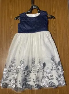 フォーマルドレス ネイビーとホワイト