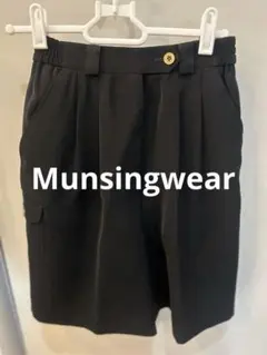 美品　マンシングウエア　黒 ショートパンツ サイドポケット付　7号　ロゴボタン