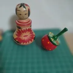 花柄デザイン 木製こけしとこま