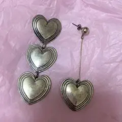 me% 3連ハートピアス