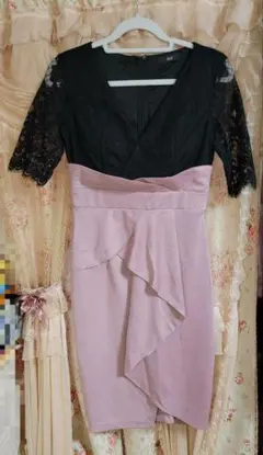 レース袖付きタイトドレス 黒とピンク